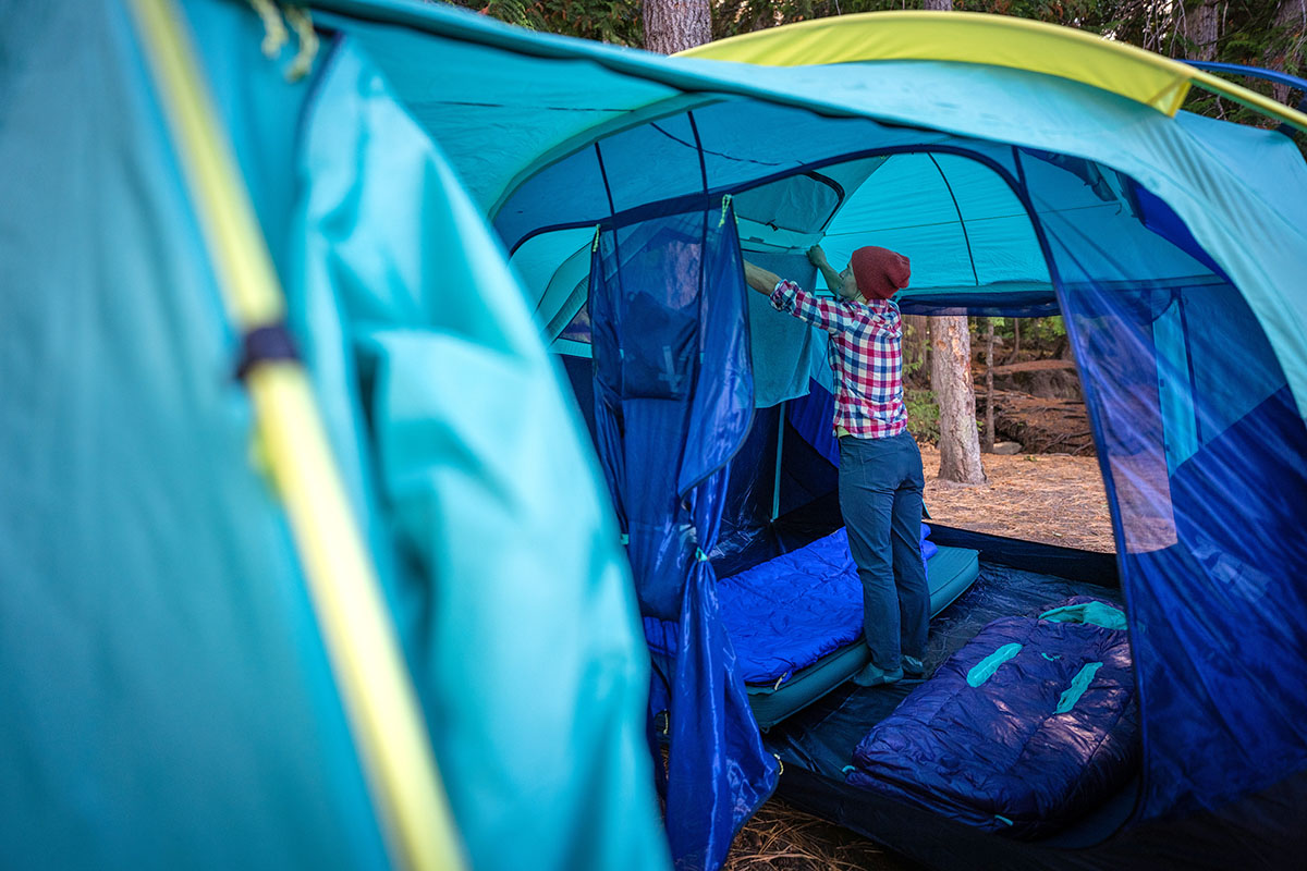 The North Face Wawona 6 camping tent (setting up inside tent)